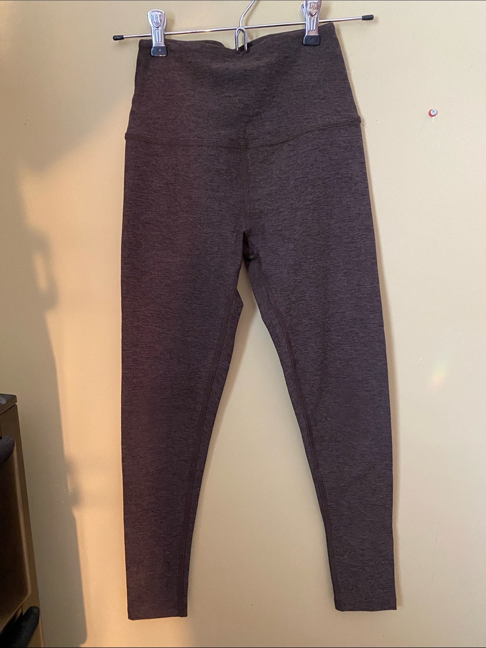 Beyond Yoga High-Waist Midi Leggings in Dark Brown, XS